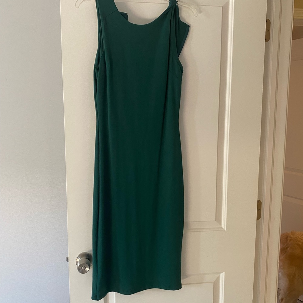 BeBe Gorgeous Green Dress! Lots of stretch, knee length, zipper back!